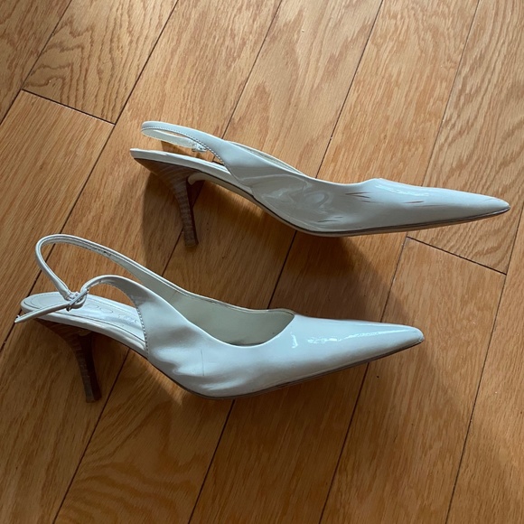 Ivory patent leather sling back heels - Picture 4 of 4